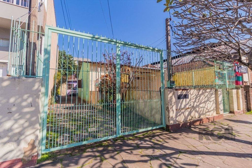 Casa com 4 dormitórios no bairro Santa Maria Goretti