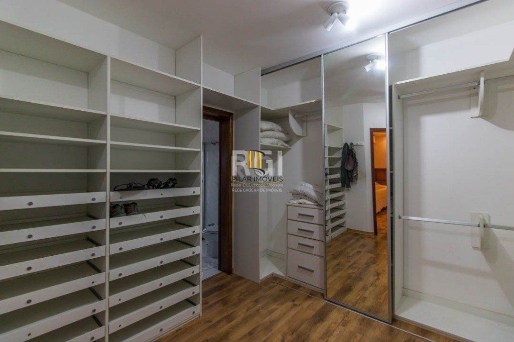 Sobrado para Venda - 499.98m², 4 dormitórios, sendo 3 suites, 4 vagas - Jardim Ipiranga