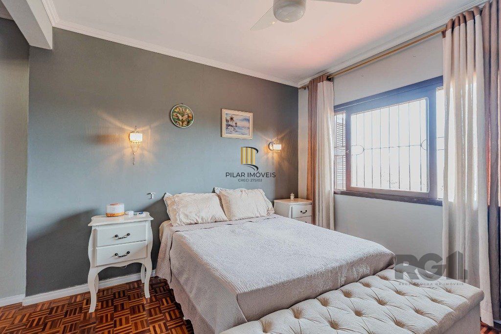 Casa com 234m², 3 dormitórios, 3 vagas no bairro Partenon