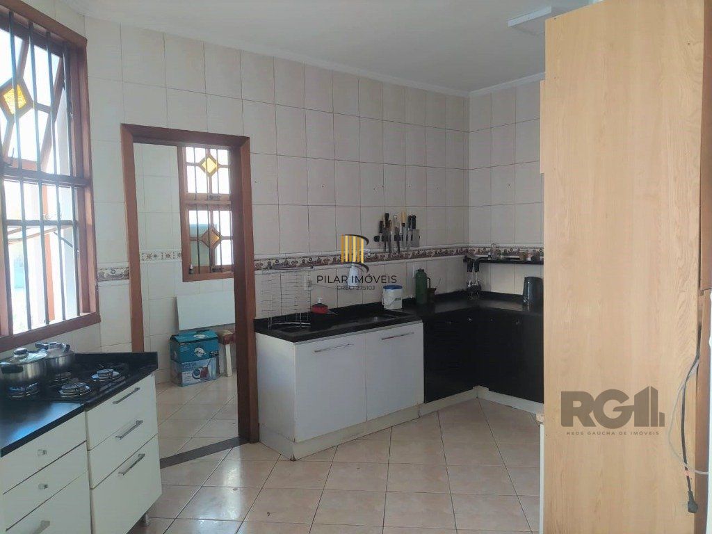 Casa 234m² - 3 dormitórios, 1 suíte e vaga para 6 carros no Jardim São Pedro