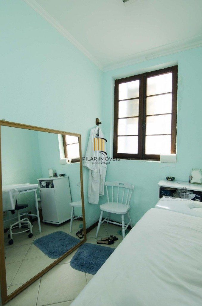 Excelente casa de 116m² com  2 dormitórios no bairro Cidade Baixa.