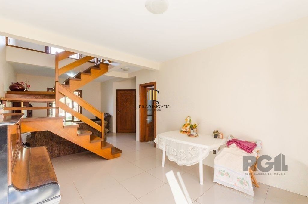 Casa em Condomínio, 166m² - 3 dormitórios, 2 vagas no bairro Guarujá