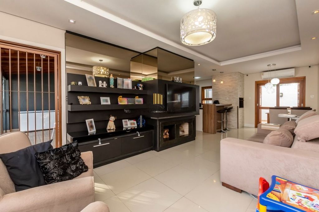 Casa de 2 dormitórios à venda no Bairro na Lomba do Pinheiro - Porto Alegre