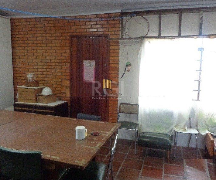 Casa para Venda - 200m², 5 dormitórios, sendo 1 suites, 4 vagas - Glória