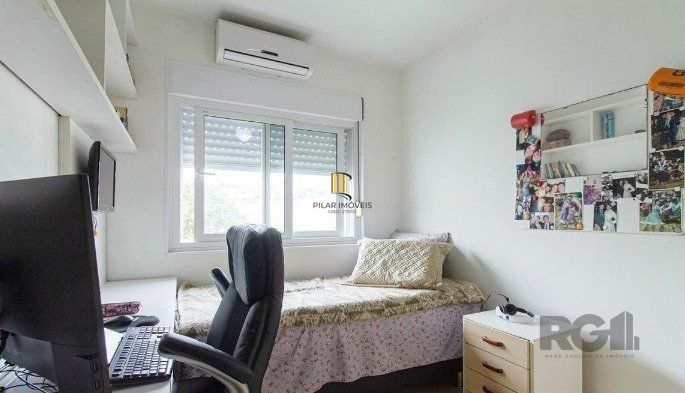 Excelente casa de 157m² com 3 dormitórios, 4 vagas e piscina.