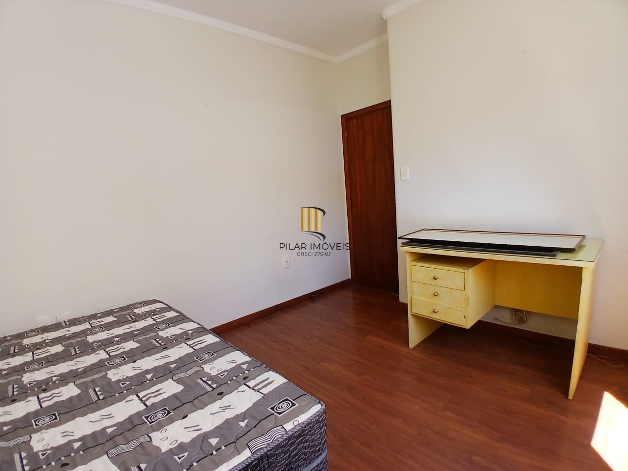 Apartamento de 02 dormitórios no bairro Independencia em Porto Alegre /RS.