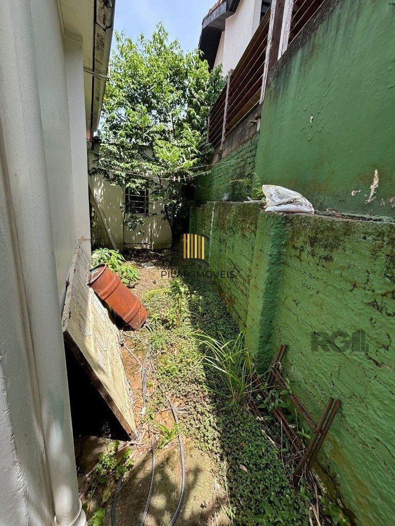 Casa com 3 quartos, 4 vagas e 120m² no bairro Vila Assução