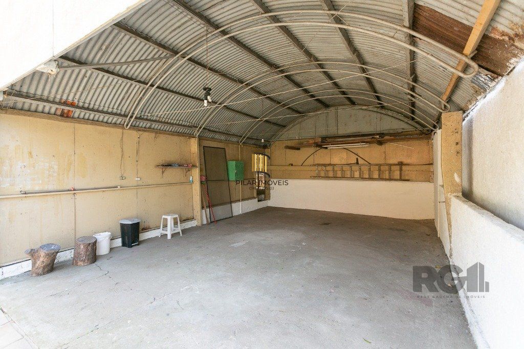 Casa com 5 dormitórios no bairro Jardim Carvalho