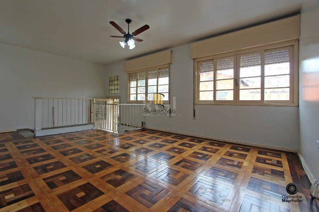 Casa para Venda - 233m², 4 dormitórios, 5 vagas - Nonoai