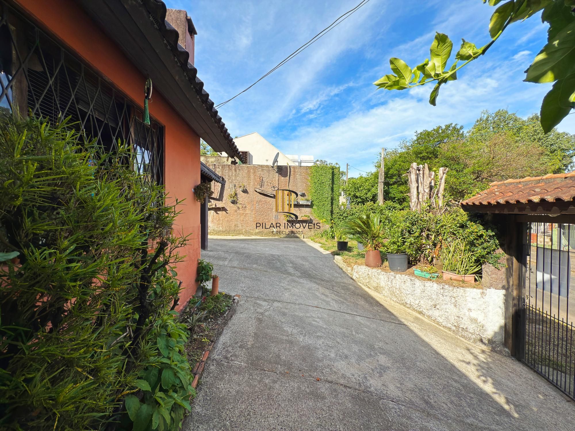 Casa residencial, 2 dormitórios no bairro Teresópolis