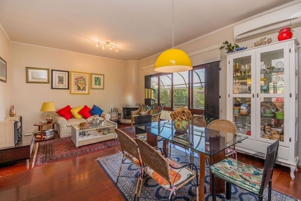 Casa 279m² - 4 dormitórios, 3 vagas no bairro Santa Tereza