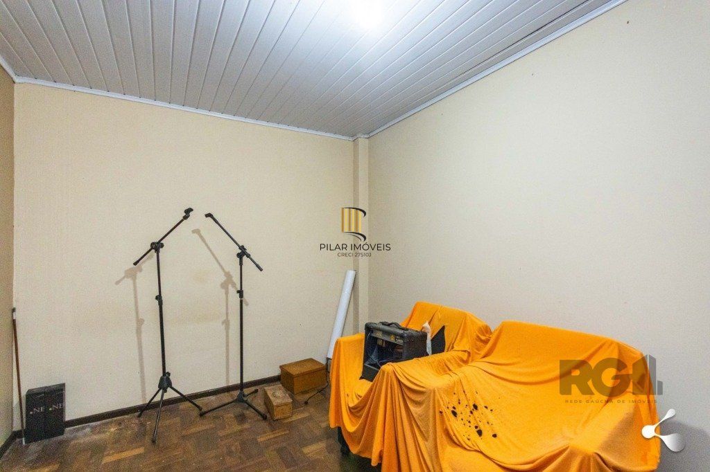 Casa para Venda - 240m², 3 dormitórios, sendo 1 suites, 3 vagas - Cristal