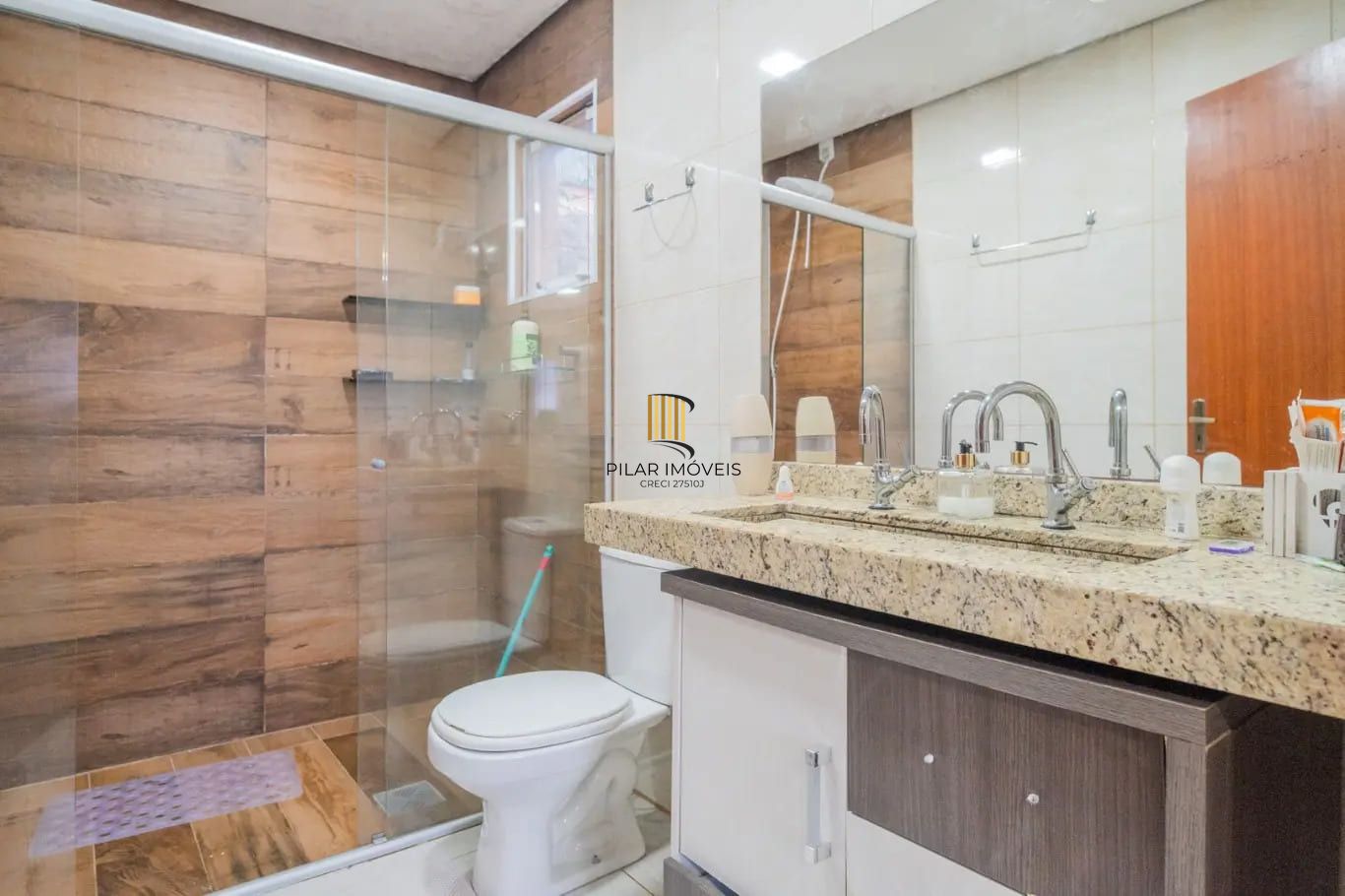 Casa de 3 dormitórios à venda em Santa Tereza, Porto Alegre.