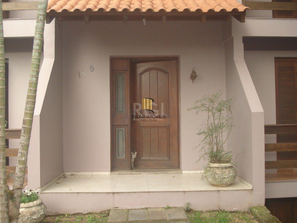 Casa para Venda - 500m², 6 dormitórios, sendo 2 suites, 4 vagas - Glória