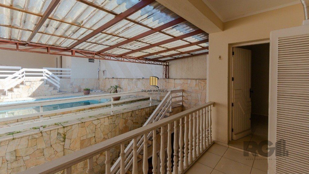 Casa com 4 dormitórios, 4 vagas no bairro Vila Jardim