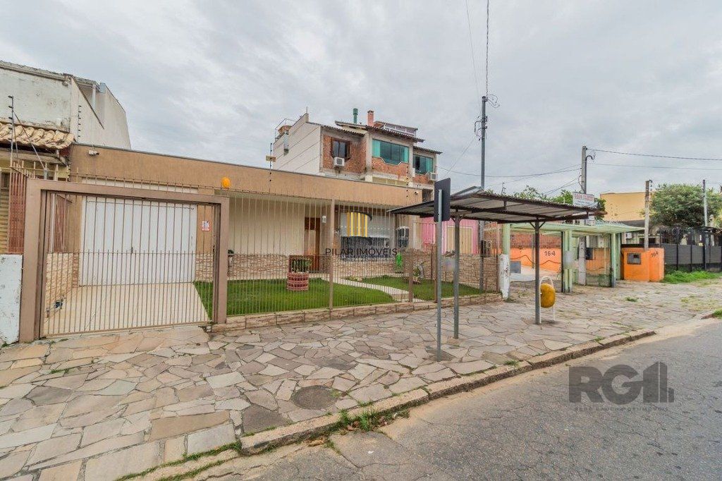 Casa de 2 dormitórios no bairro cavalhada