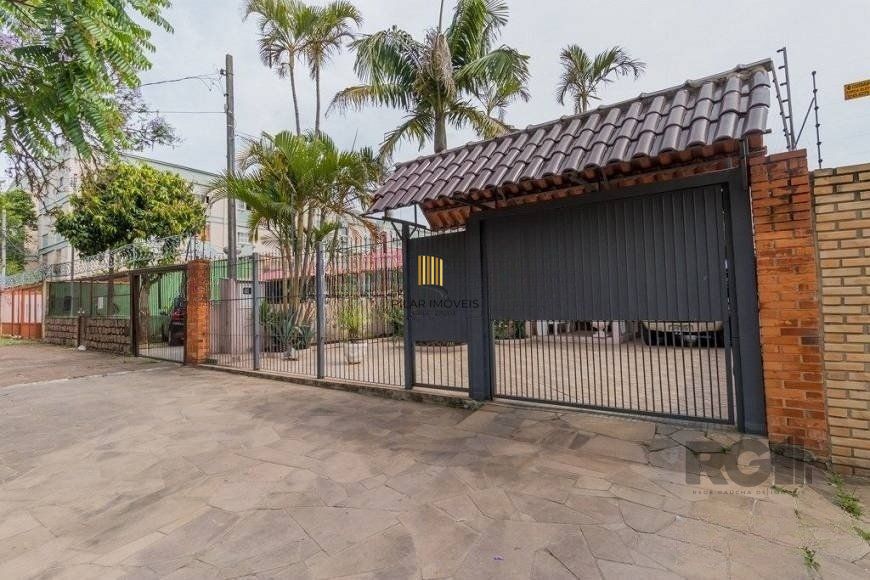 CASA PRÓXIMA AO PONTAL, com 5 vagas, 3 dormitórios!