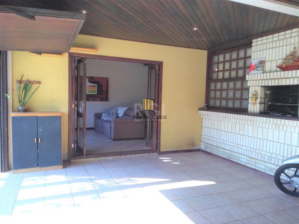 Casa para Venda - 219m², 3 dormitórios, sendo 1 suites, 4 vagas - Menino Deus