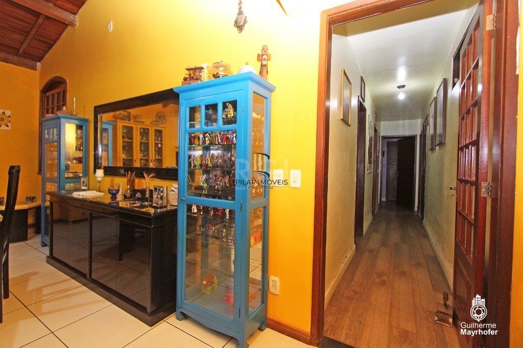 Casa para Venda - 381m², 3 dormitórios, sendo 1 suites, 4 vagas - Tristeza