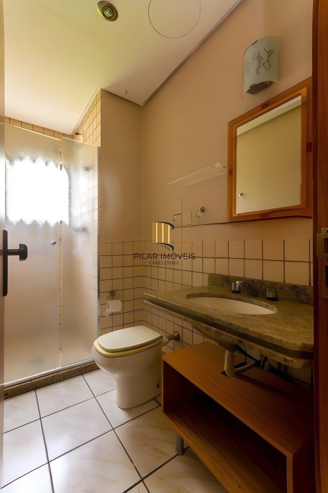 Apartamento de 2 dormitórios á venda no Bairro Mont Serrat, Porto Alegre.