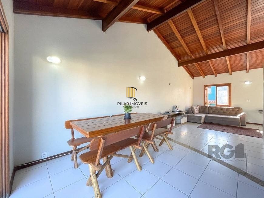 Excelente casa de 121m² com 3 dormitórios e 2 vagas.