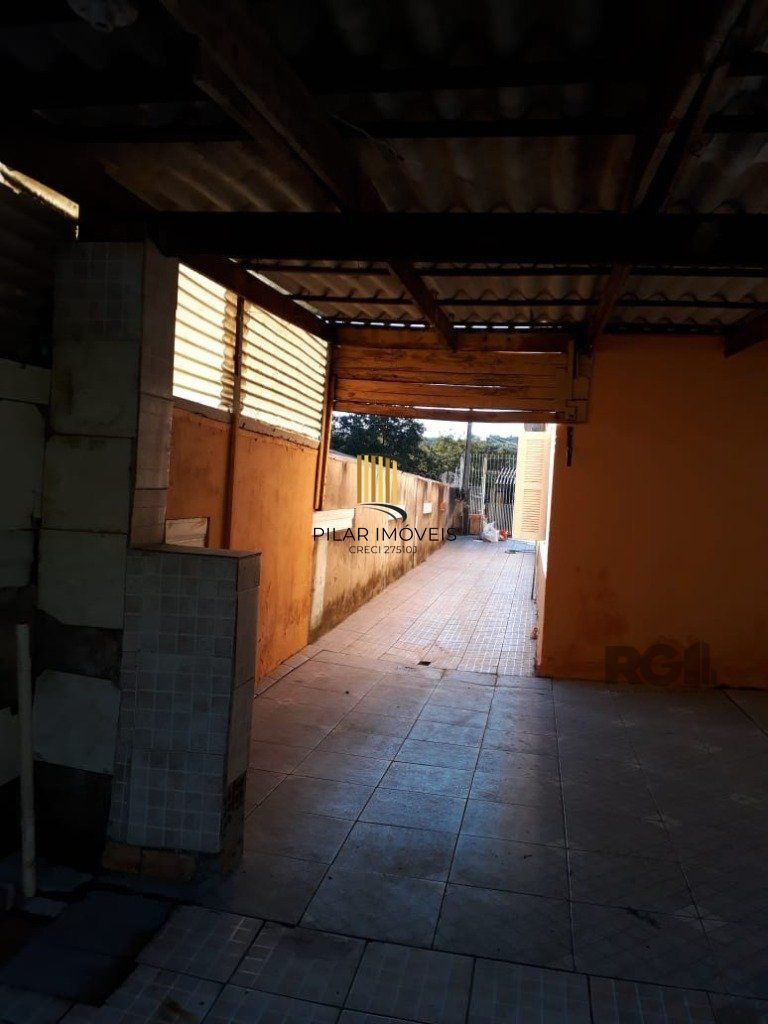 Casa de 3 dormitórios, no bairro Lomba do Pinheiro