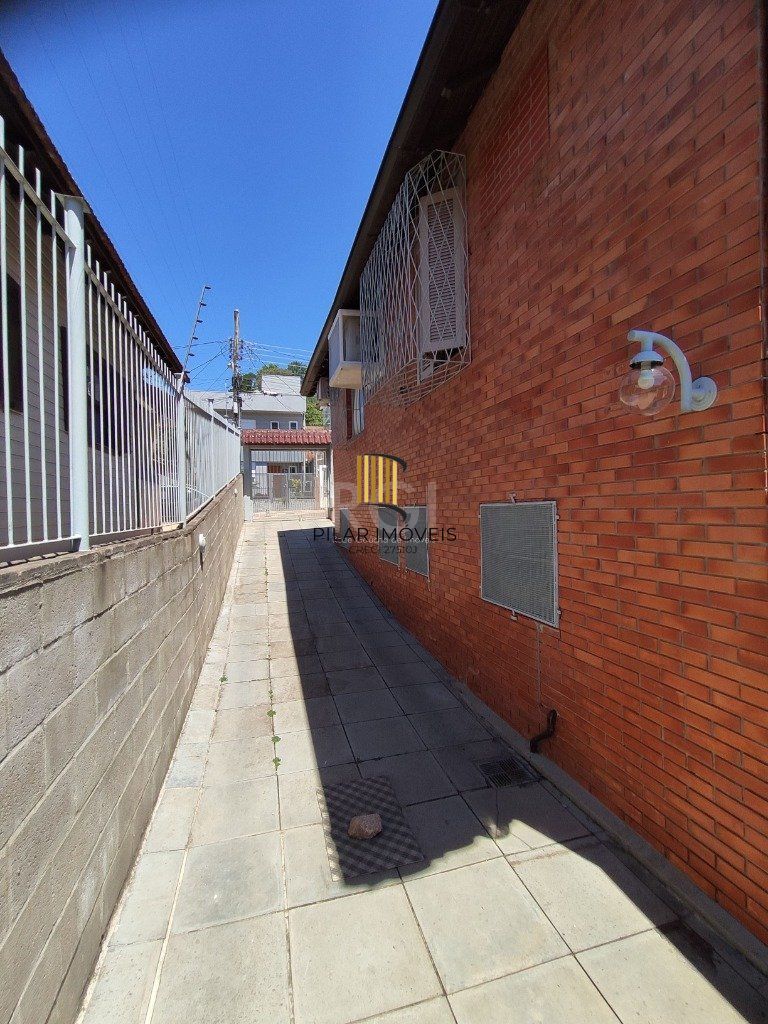Casa para Venda - 142.8m², 4 dormitórios, 5 vagas - Teresópolis