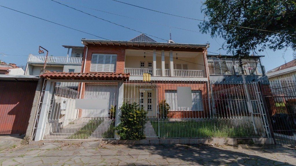 Casa com 4 dormitórios, 4 vagas no bairro Vila Jardim