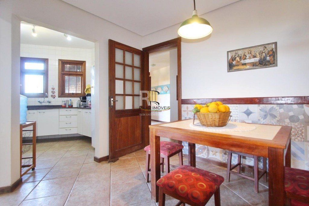 Casa para Venda - 269.06m², 4 dormitórios, sendo 2 suites, 5 vagas - Teresópolis