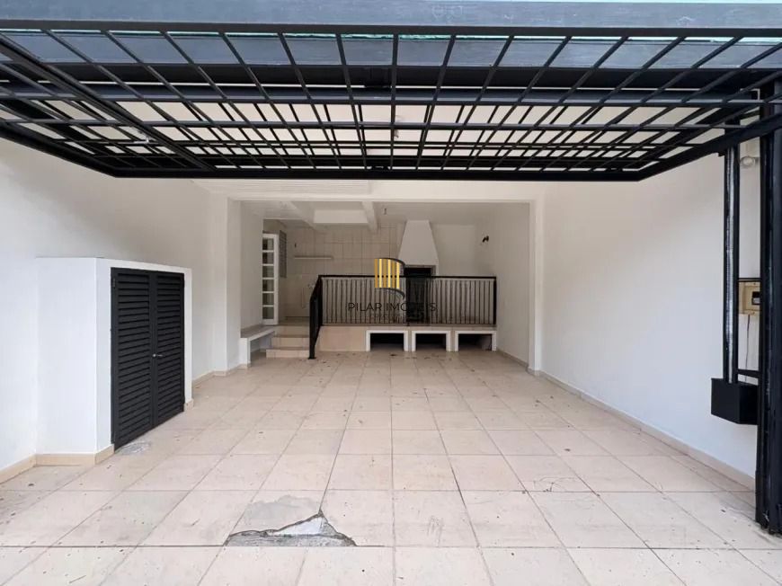 Casa 3 dormitórios à venda no bairro Nonoai, Porto Alegre