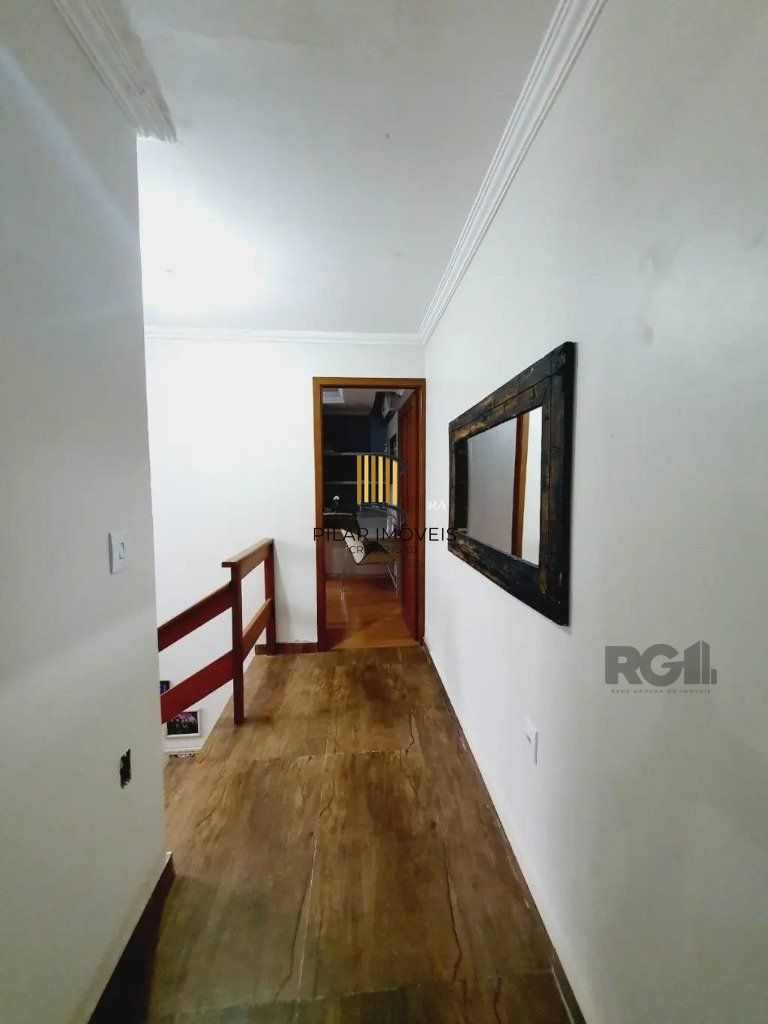 Casa com 3 dormitórios no bairro Lomba do Pinheiro