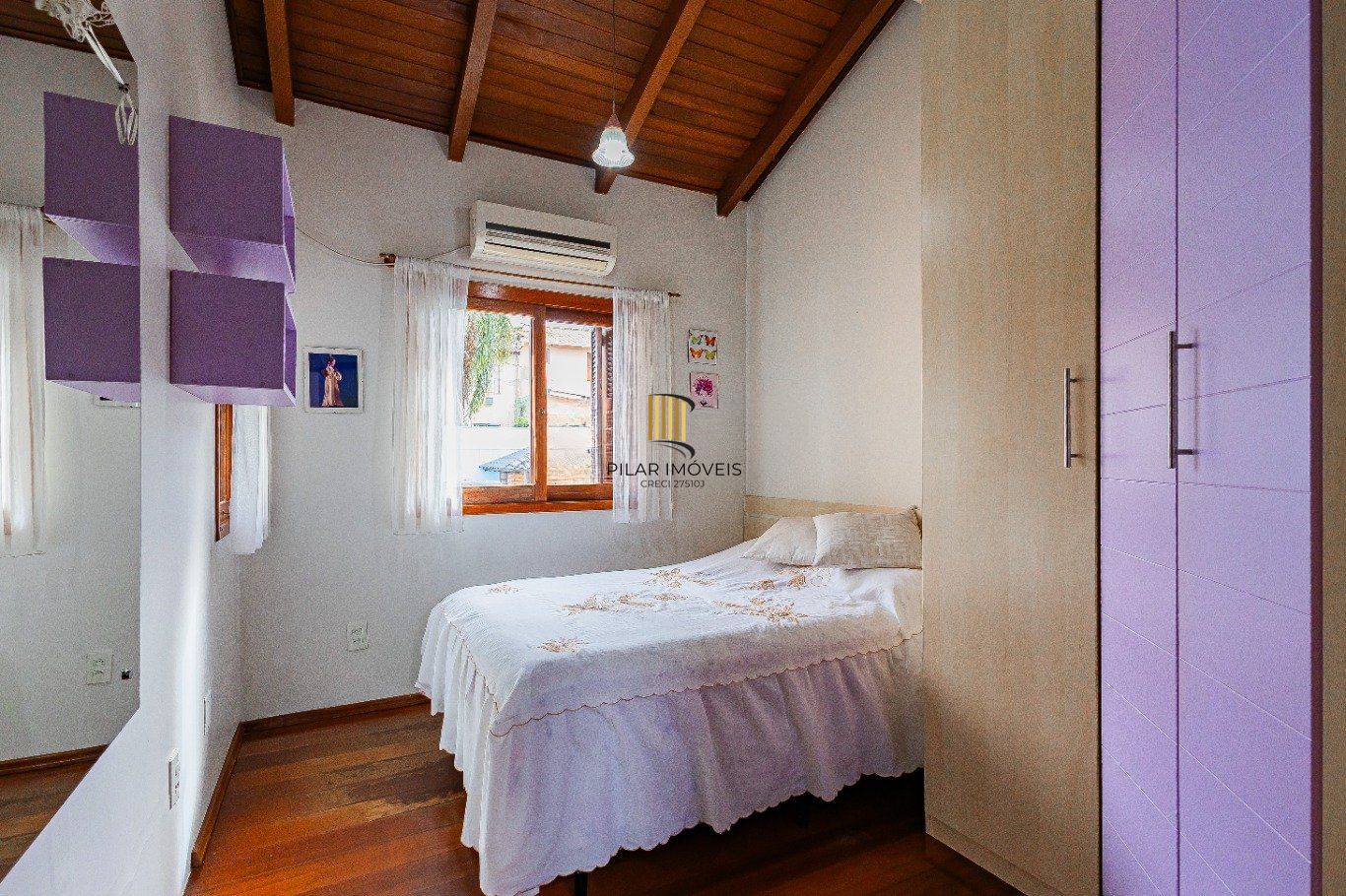 Casa de 4 dormitórios e 208m² à venda no Bairro Jardim Botânico, Porto Alegre.