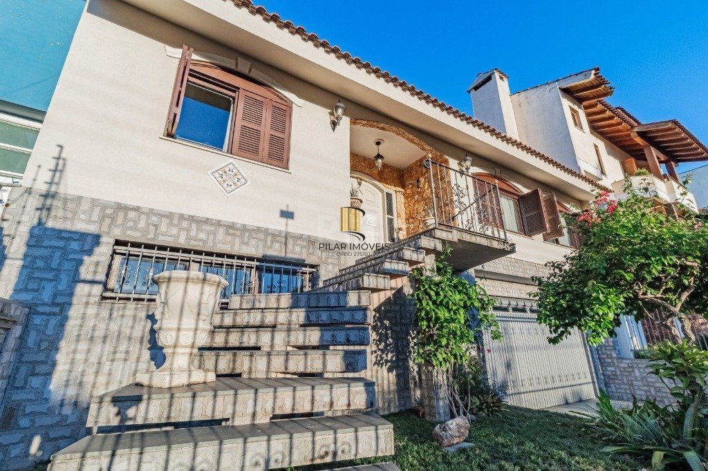 Casa de 3 dormitórios e 4 vagas de garagem no bairro Jardim Itu