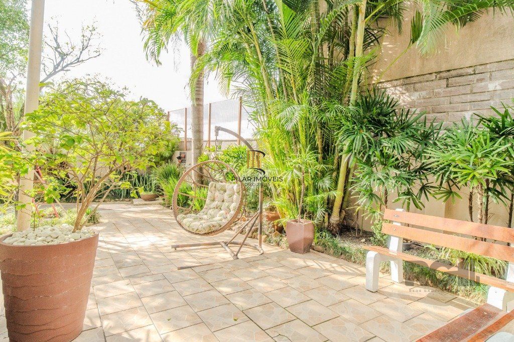 Casa 3 dormitórios no bairro Medianeira