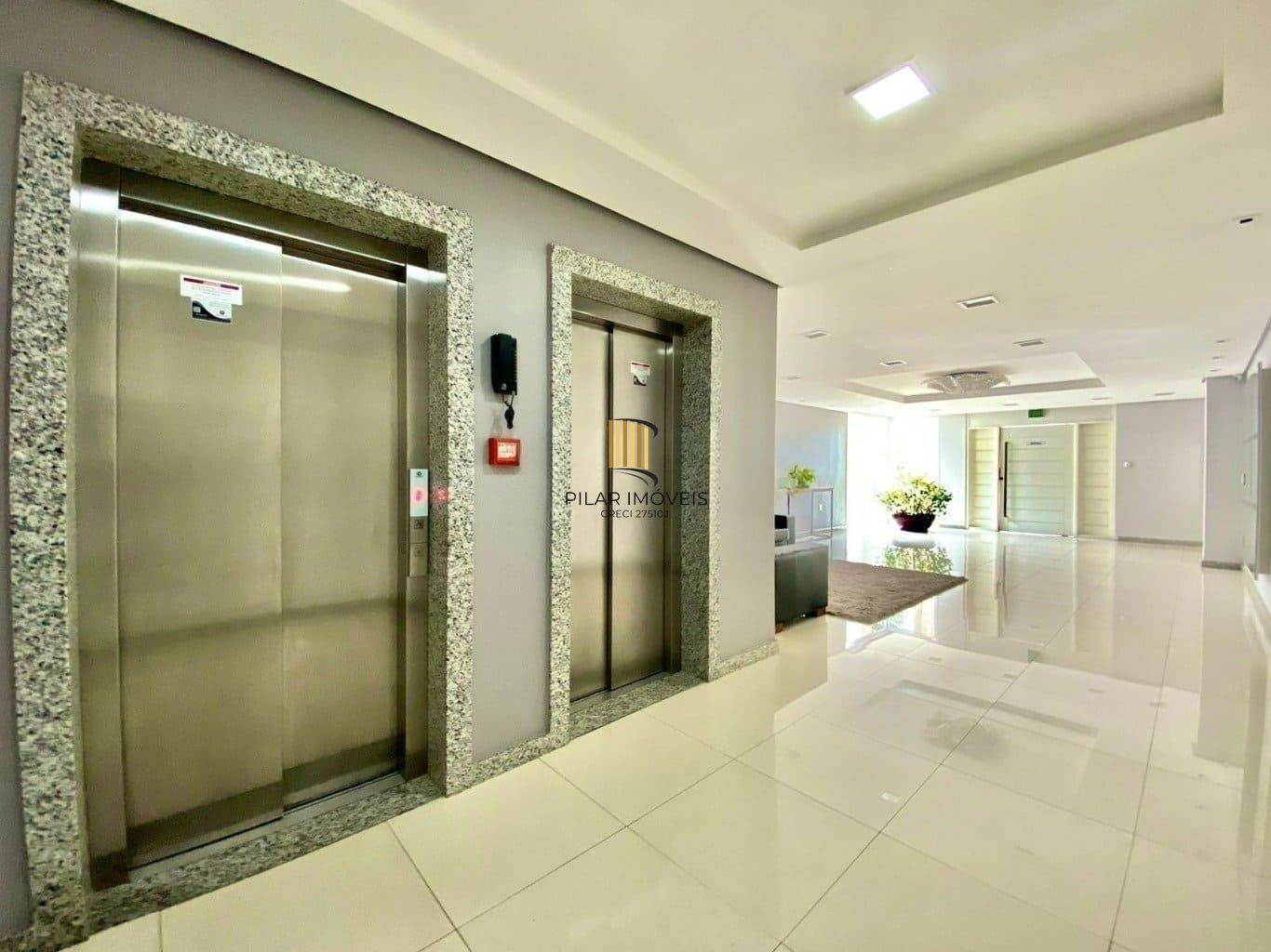 Apartamento de 2 dormitorios à venda em Santana, Porto Alegre.