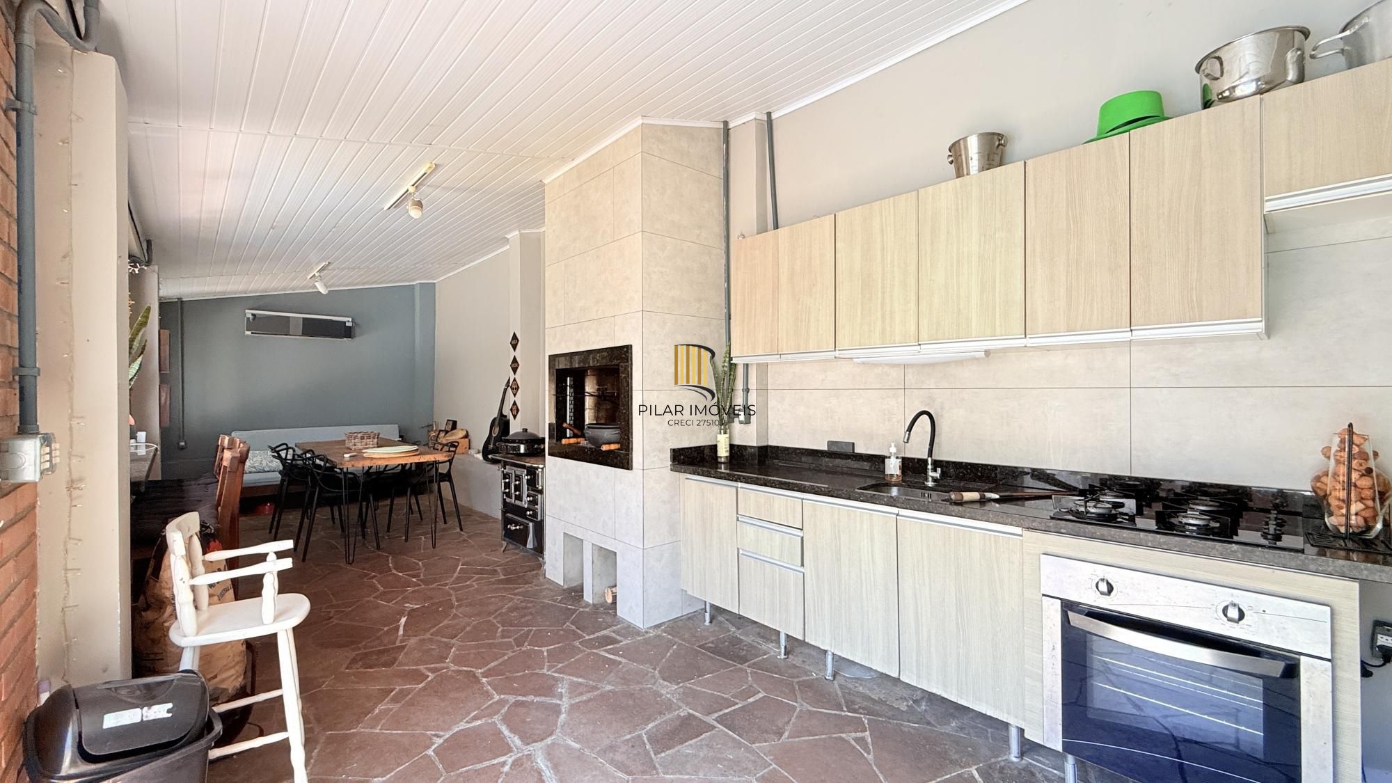 Casa 4 dormitórios no bairro Teresópolis