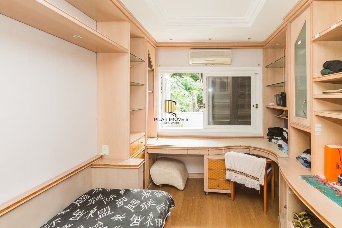 Casa com 5 dormitórios à venda em Parque Santa Fé, Porto Alegre.