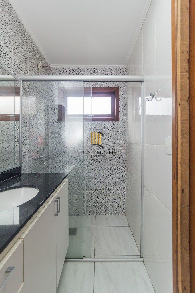 Casa em condomínio com 3 dormitórios, churrasqueira e 1 vaga de garagem no bairro Ipanema