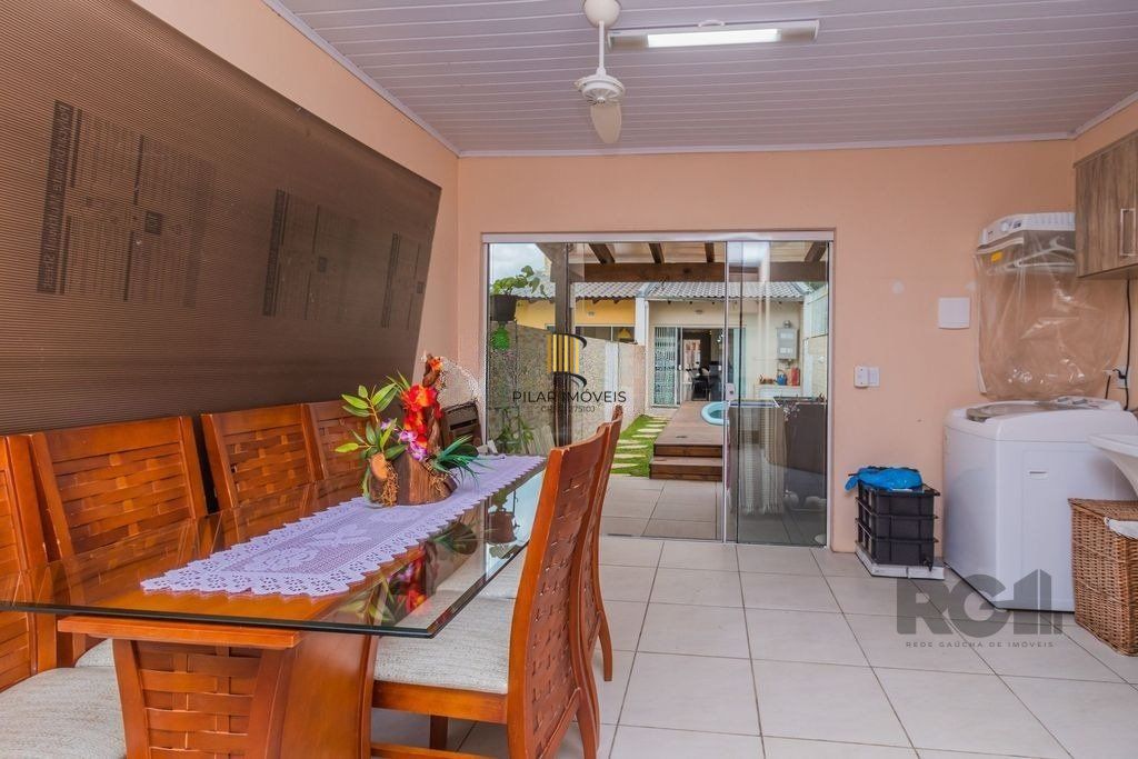 Casa de 3 dormitórios no bairro Guarujá