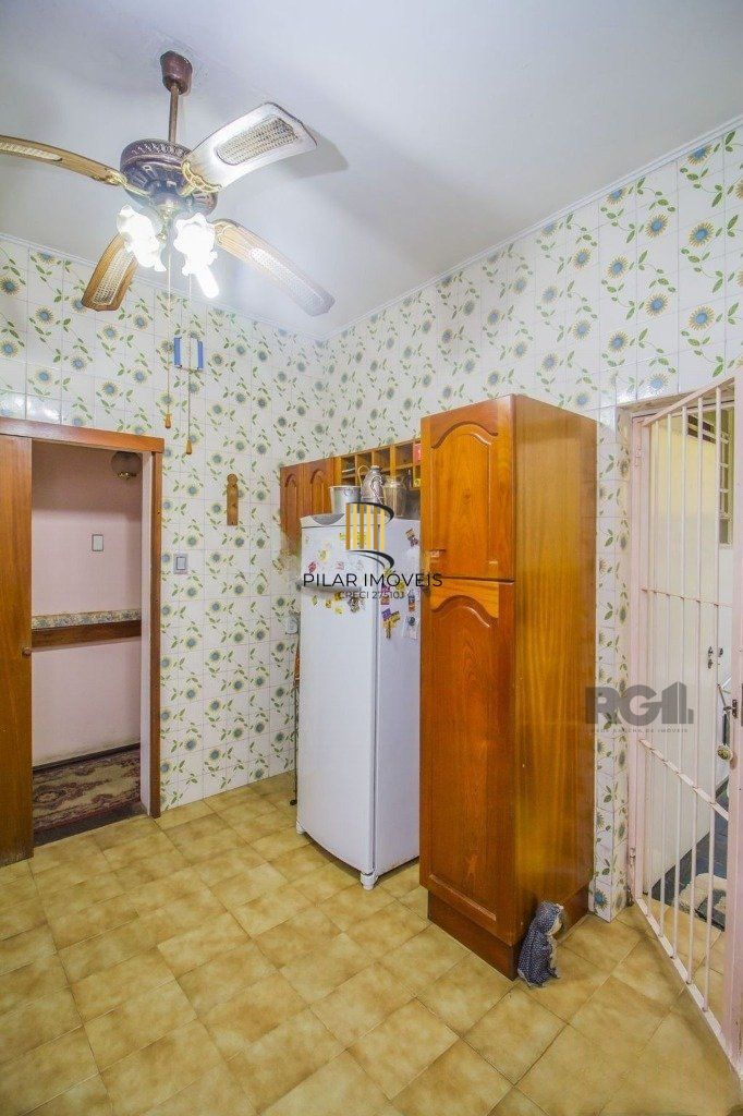 Casa de 4 dormitórios, bairro Santa Tereza
