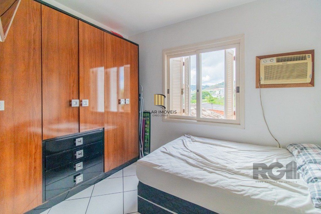 Casa em condoínio com 3 dormitorios, 2 suítes e  duas vagas de garaem no  bairroTeresópolis