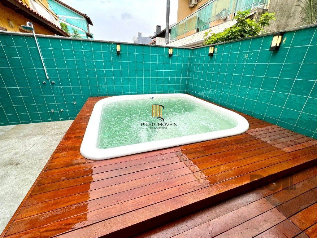 Casa 2 dormitórios no bairro Hípica