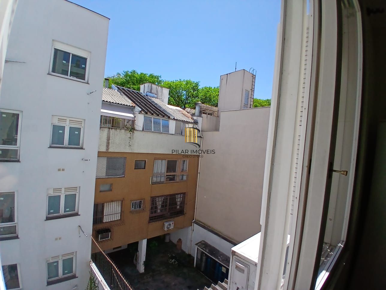 Apartamento de 02 dormitórios no bairro Independencia em Porto Alegre /RS.