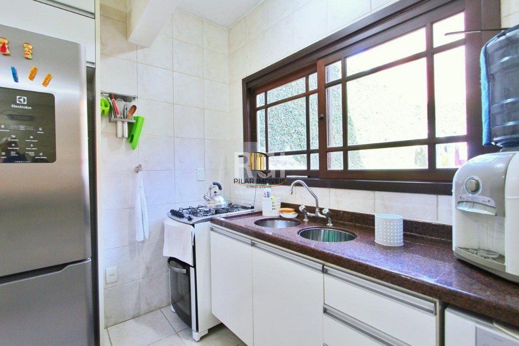 Casa para Venda - 260m², 5 dormitórios, sendo 2 suites, 4 vagas - Teresópolis