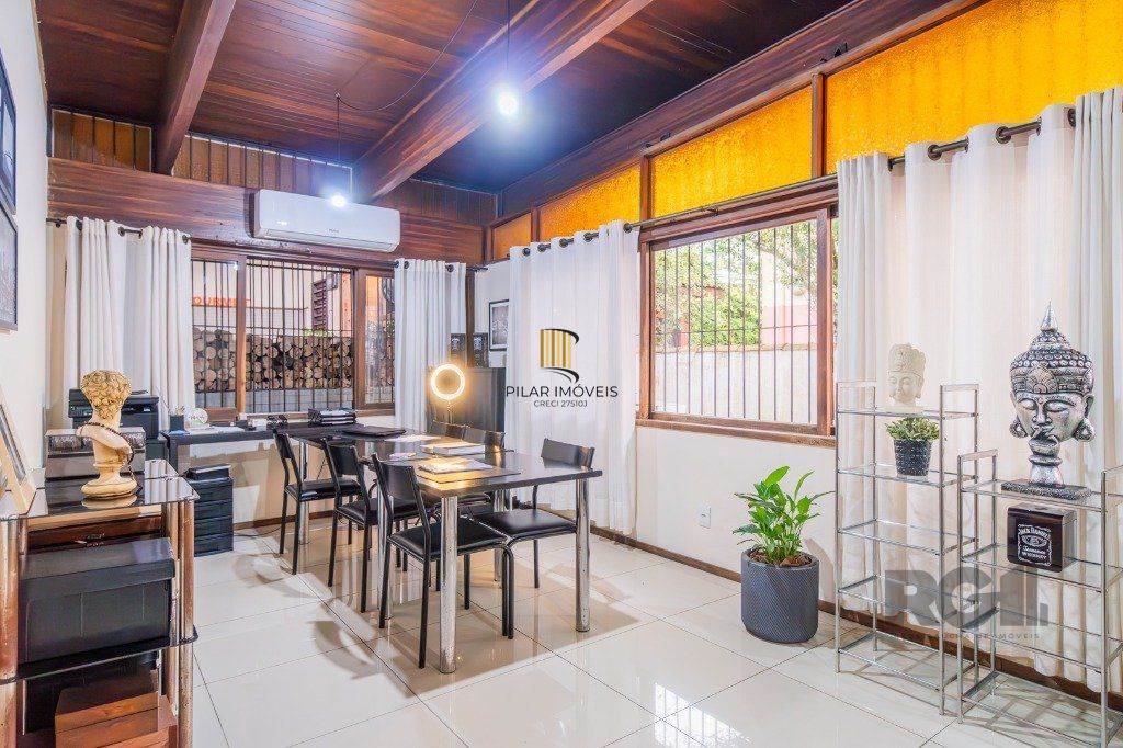 Casa 4 dormitórios no bairro Nonoai