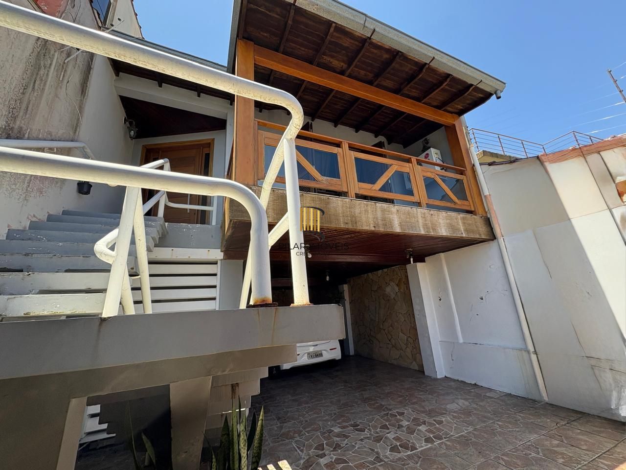 Casa residencial, 2 dormitórios no bairro Glória