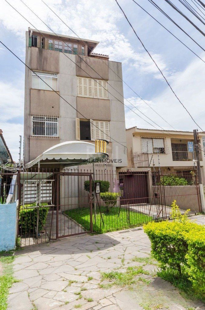 Cobertura semi mobiliada com 2 dormitórios, terraço com churrasqueira e 1 vaga de garagem no bairro Santo Antonio