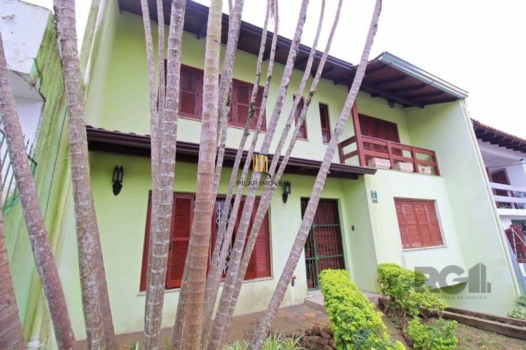 Casa de 275m² - 3 dormitórios e 3 vagas no bairro Coronel Aparício Borges