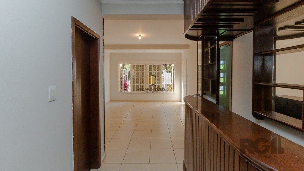 Casa com 4 dormitórios, 4 vagas no bairro Vila Jardim