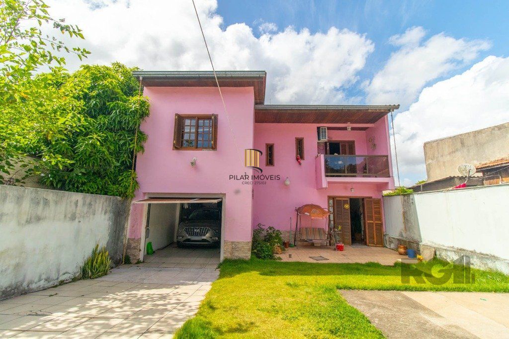 Casa com 3 dormitórios e 3 vagas no bairro Santa Tereza